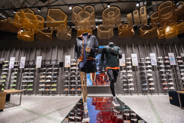 Instalación Kriskadecor en Adidas Store 