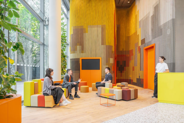 Lobby E Das Center